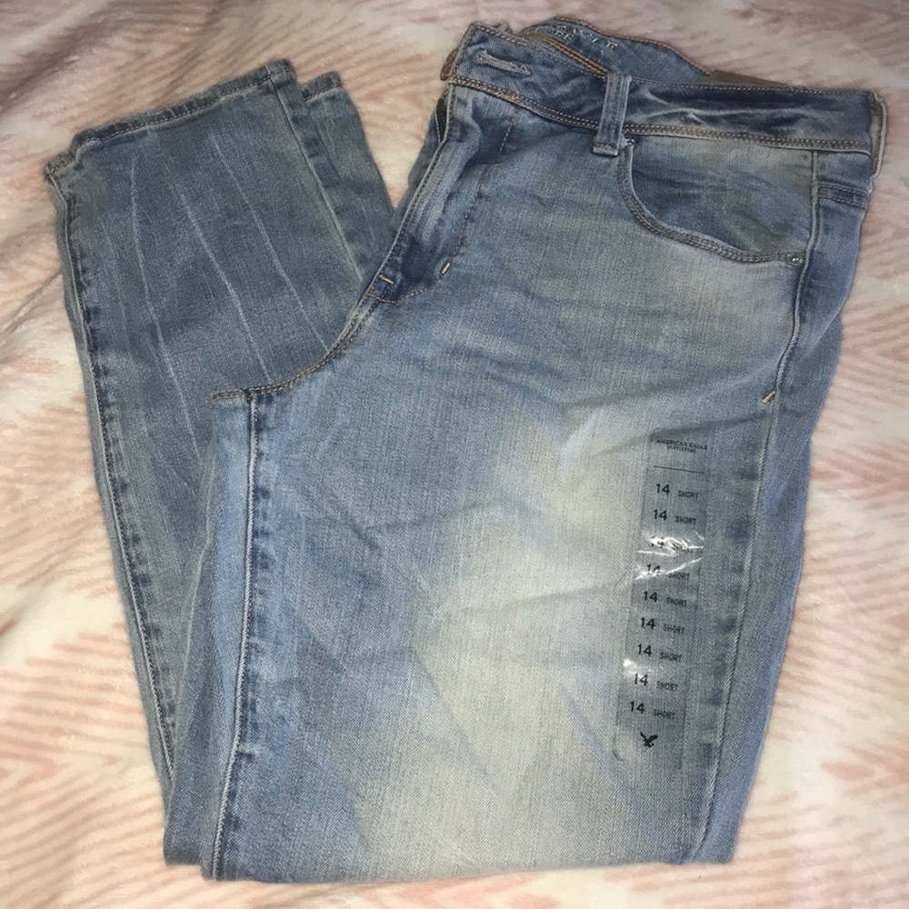 Light wash American Eagle skinny jeans